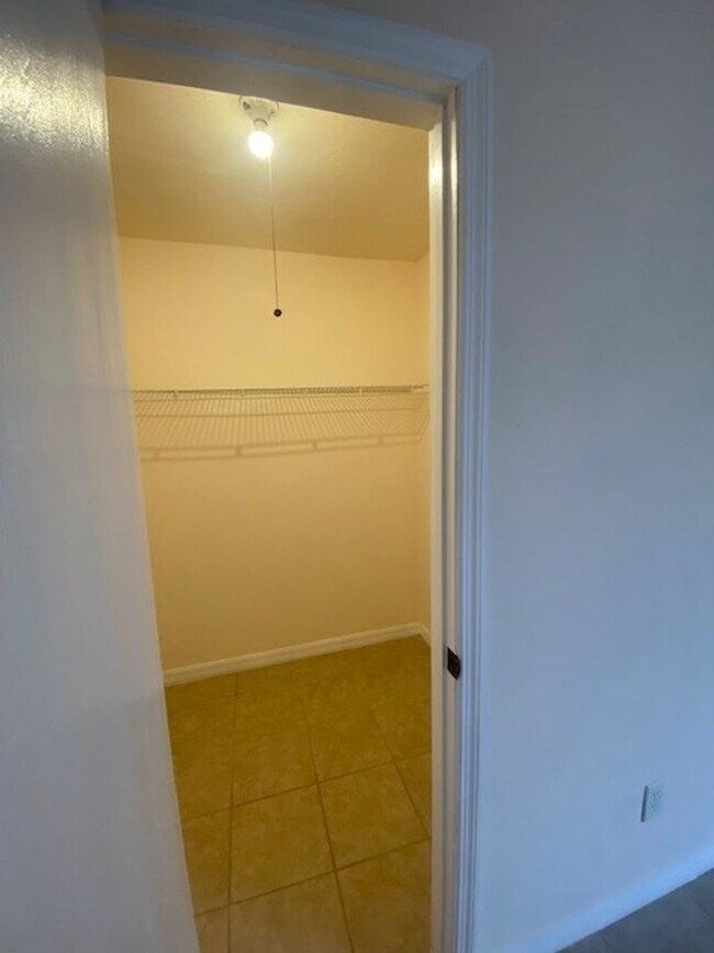 Building Photo - Charming 2-Bedroom, 2-Bath Single Family Home with 1 Car Garage- Fully Renovated House