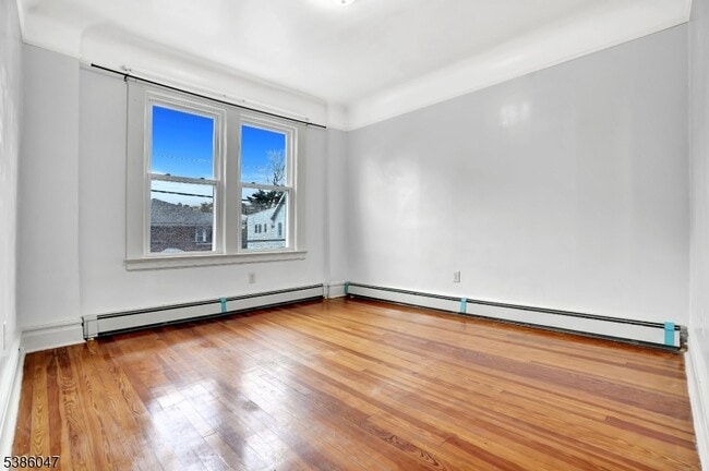 Building Photo - 49 Tichenor Terrace