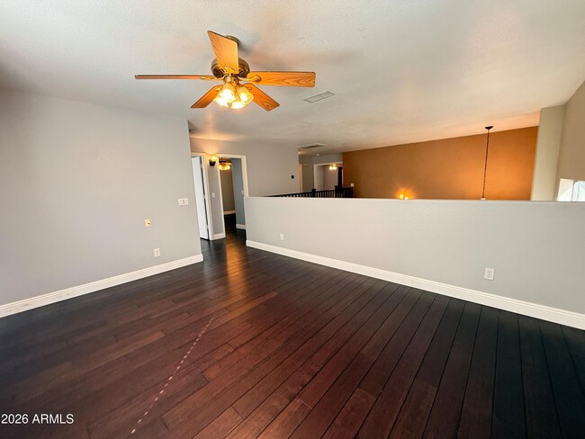 Building Photo - 6425 W Desert Hollow Dr