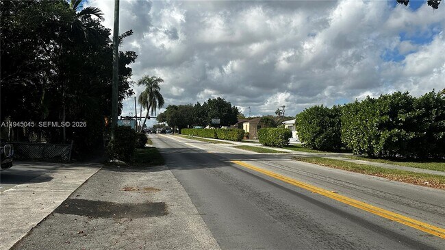 Building Photo - 732 Moffett St