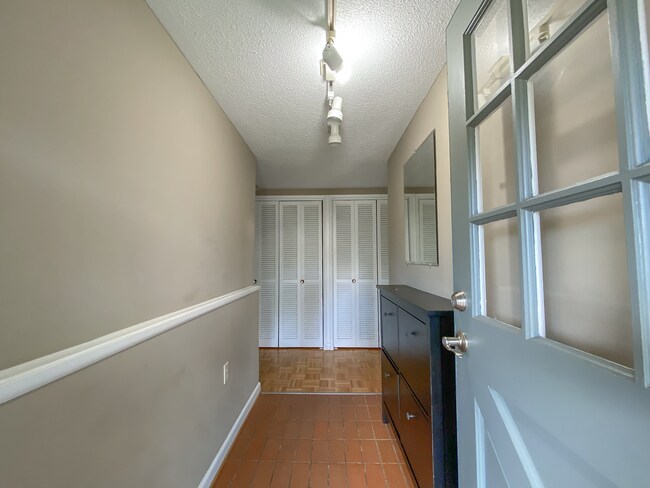 Building Photo - RARE!! Ranch Style 3Bed 1.5Bath home in Be...