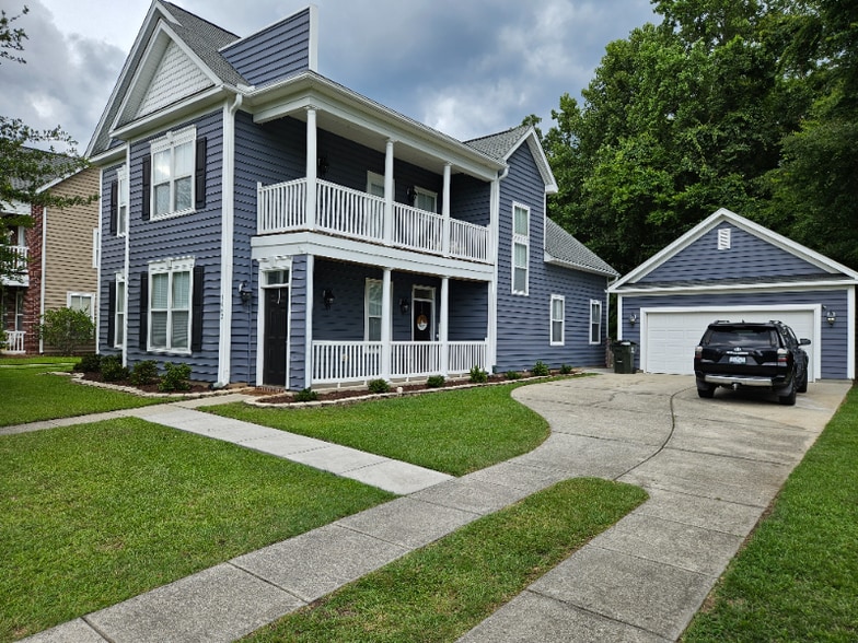 Primary Photo - 1062 Moss Grove Dr