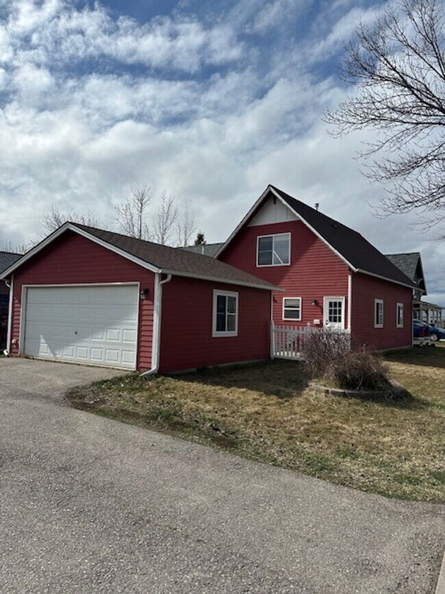Building Photo - Beautiful House in Canyon Creek