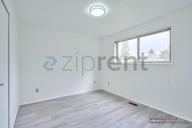 Building Photo - Unit