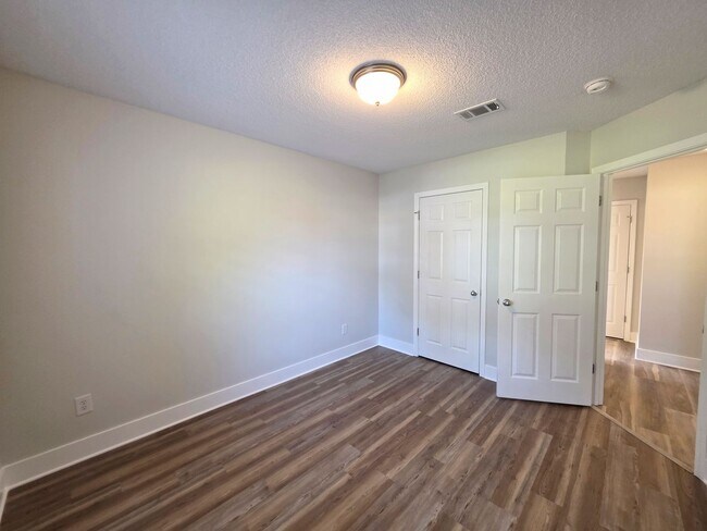 Building Photo - 5008 Orlando Ct
