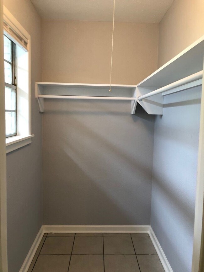 Building Photo - 503 Willow Ave