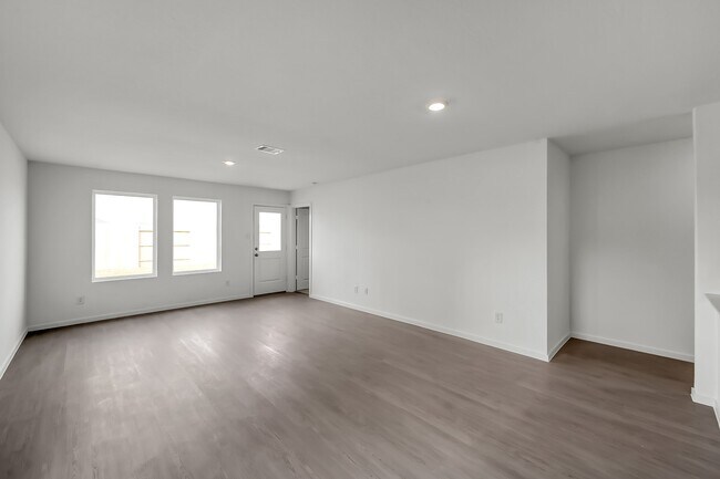 Building Photo - 16811-16811 Old Wagon Wy