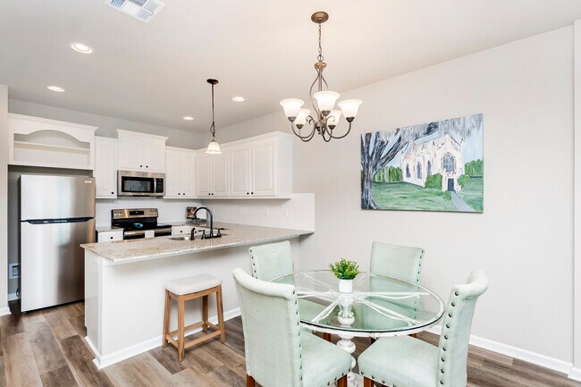 Building Photo - 2800 S Roth Ave