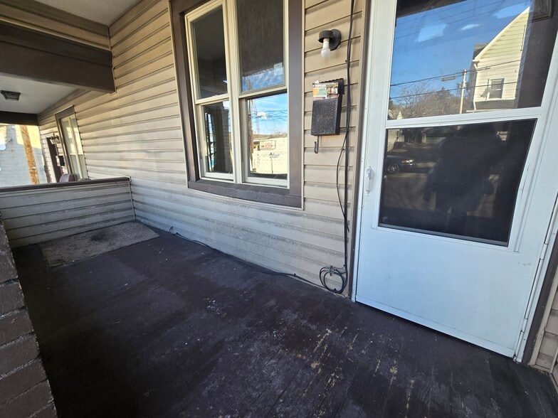 Building Photo - 1703 Soles St