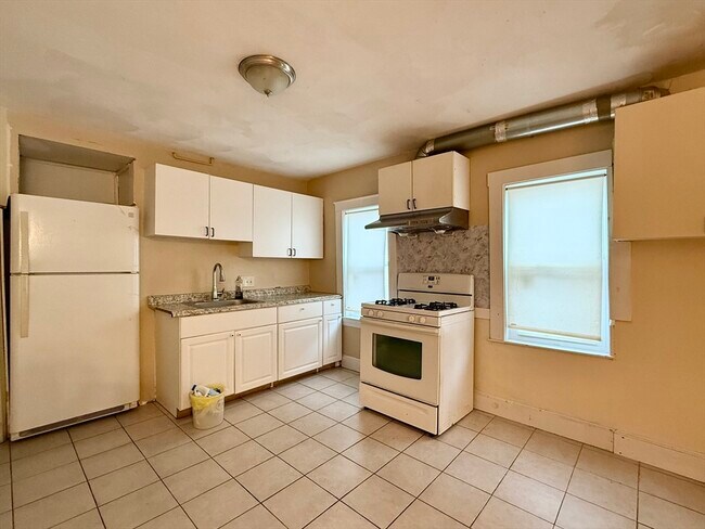 Building Photo - 115 Elmwood Ave