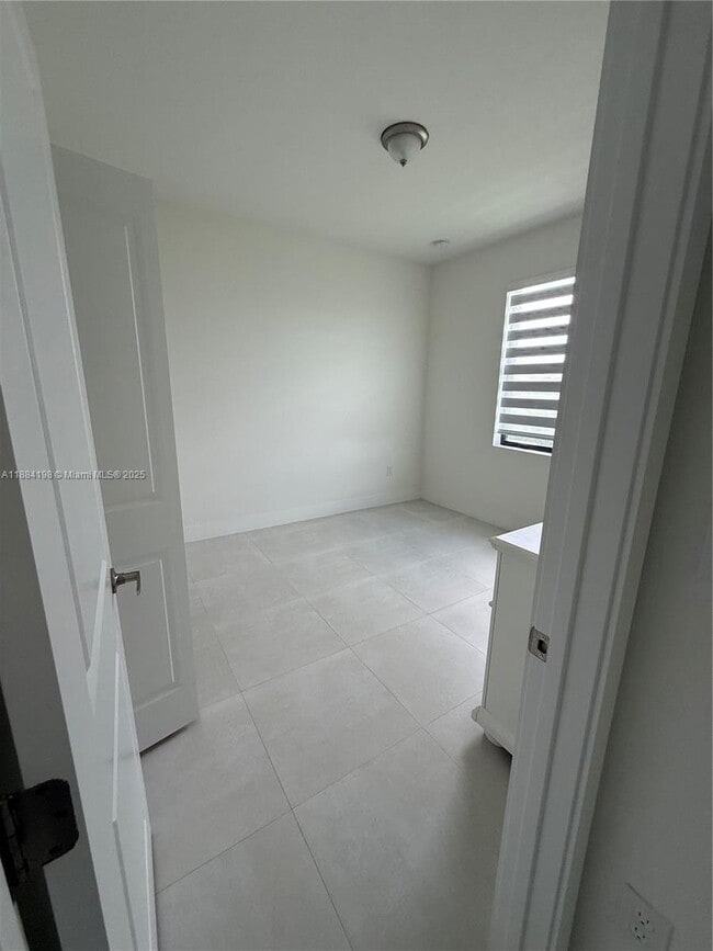 Building Photo - 32208 SW 194th Ct