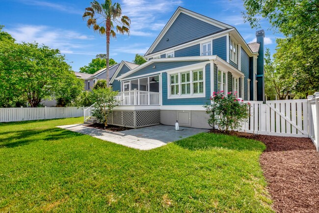 Building Photo - Daniel Island Home