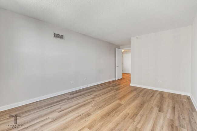 Building Photo - 545 N Dearborn St