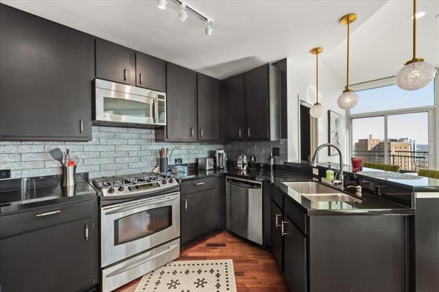 Building Photo - 500 Throckmorton St