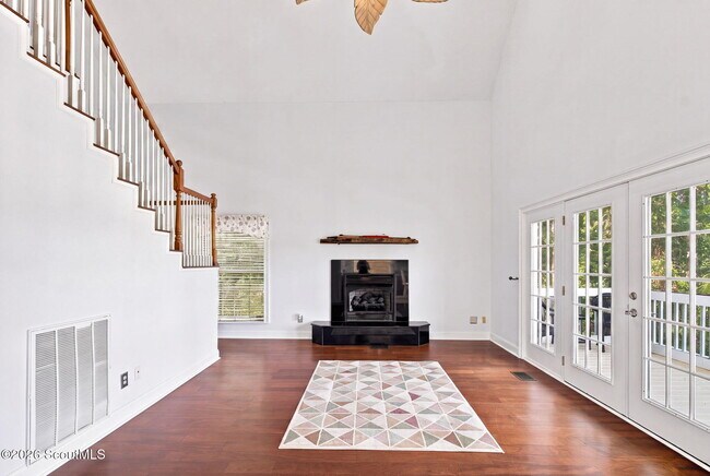 Building Photo - 1066 Patterson Is