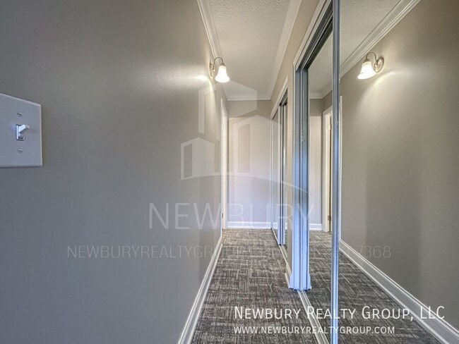 Building Photo - 530 N Main St