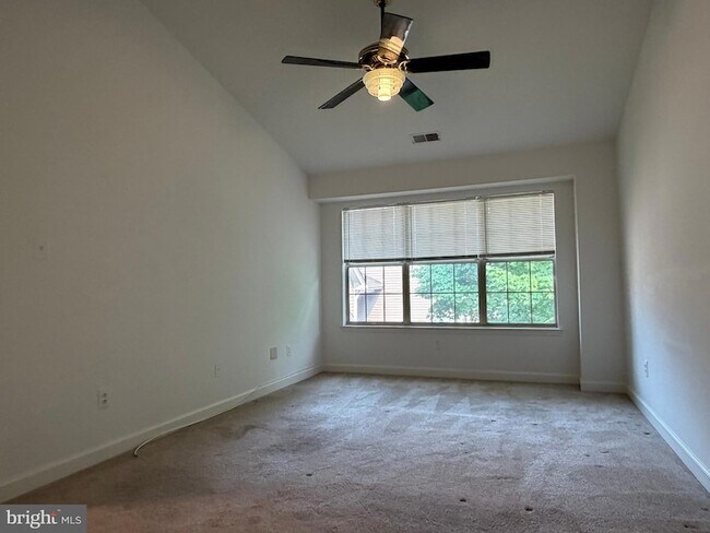 Building Photo - 5911 Barbados Pl