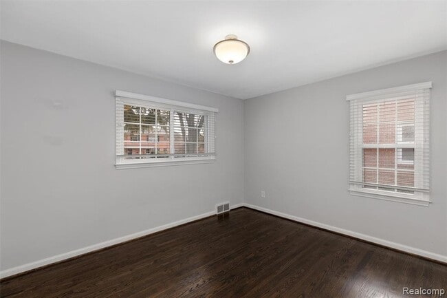 Building Photo - 3221 Shenandoah Dr