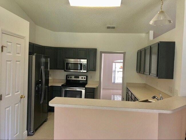 Building Photo - 1241 SW Melrose Ave