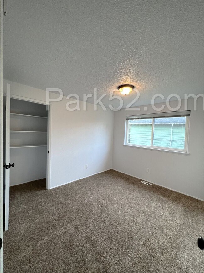 Building Photo - Spanaway Area 3 Bedroom Rambler
