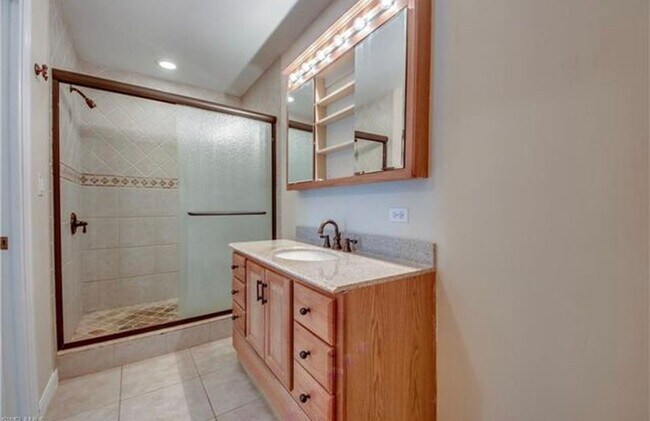 Building Photo - 1322 SW 5th Pl