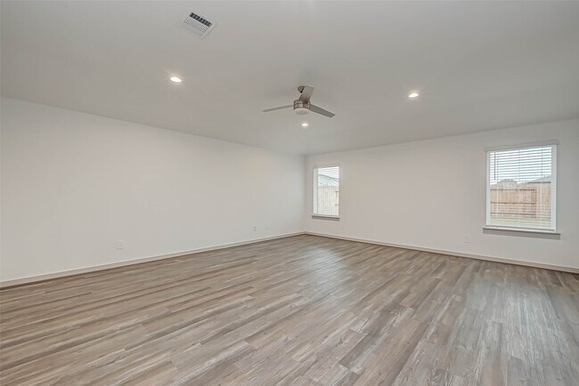 Building Photo - 3418 Lake Landing Ln