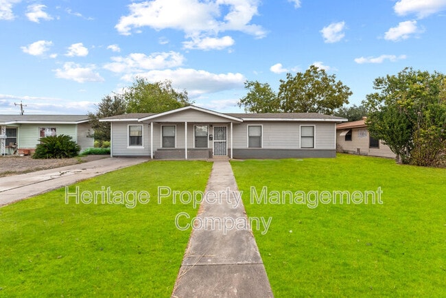 Building Photo - 315 Pool Dr