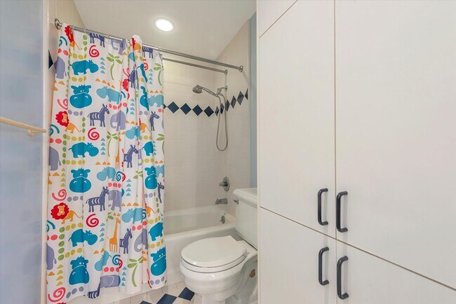 Building Photo - 954 Russell Ave