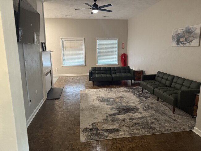 Building Photo - 825 Olive Dr