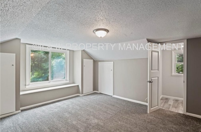 Building Photo - 8022 W 61st St