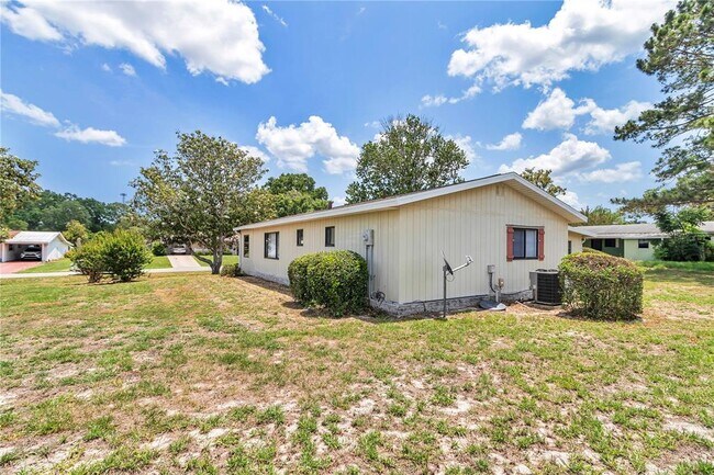 Building Photo - 10060 SW 93rd Ave