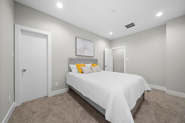Building Photo - New construction 3 bedroom, 2.5 bathroom h...