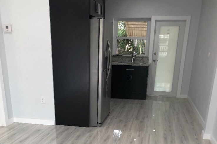 Building Photo - 634 SE 4th Pl