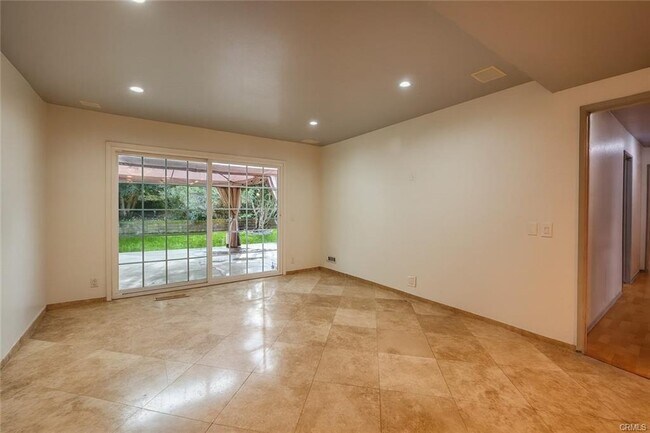 Building Photo - 3018 Oakwood Ln