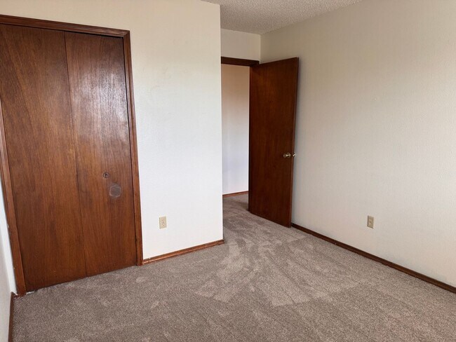 Building Photo - 3827 Glenhurst St
