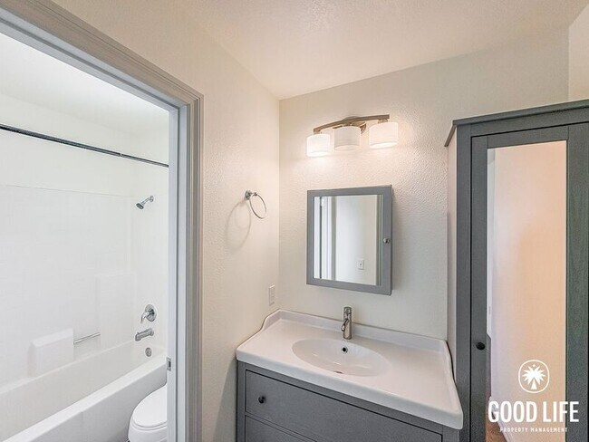 Building Photo - 2104 N Mammoth Pl