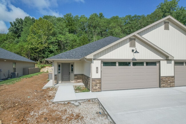 Building Photo - 824 El Dorado Dr