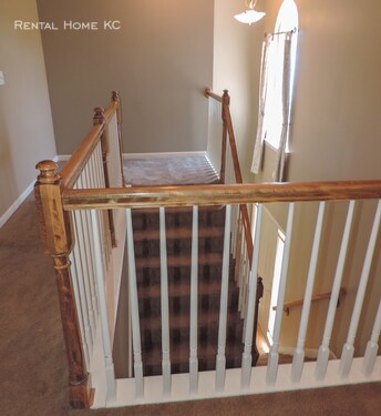 Building Photo - Open and Light 2-story w/fin bsmt and fenc...
