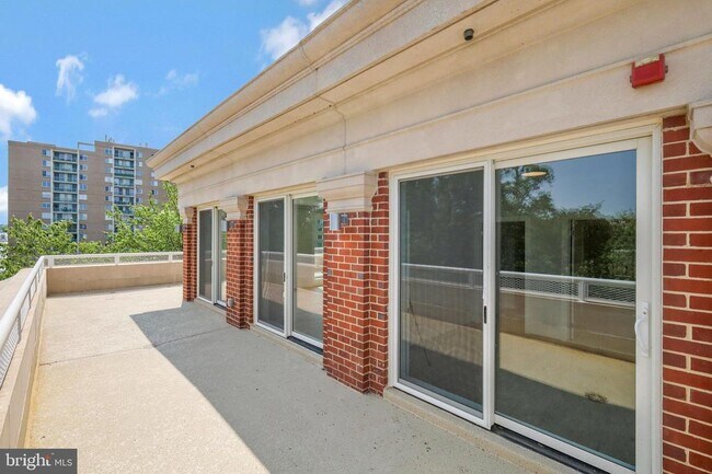 Building Photo - 635 Slaters Ln