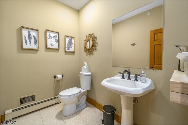 Building Photo - 36 Rocktown Hill Rd