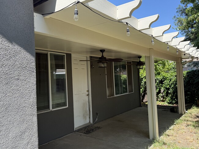 Building Photo - 9644 Crisswell Dr