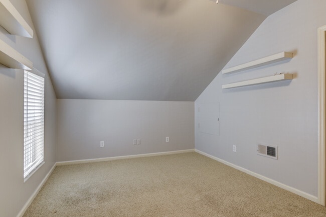 Building Photo - 3004 Helmsdale Ln