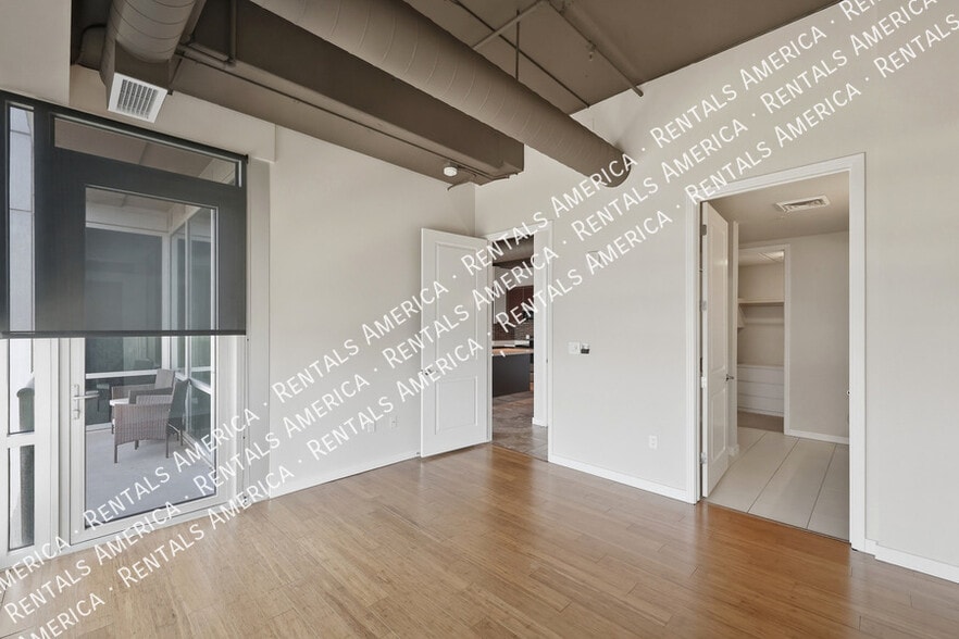 Building Photo - 1 E Lexington Ave