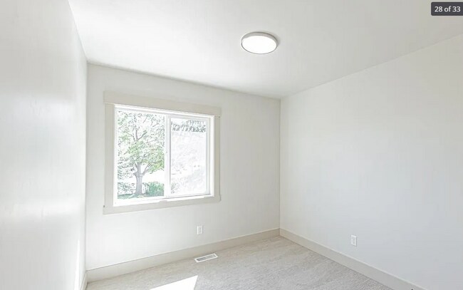 Building Photo - BEAUTIFUL 3 Bed 2.5 Bath Townhome Available!