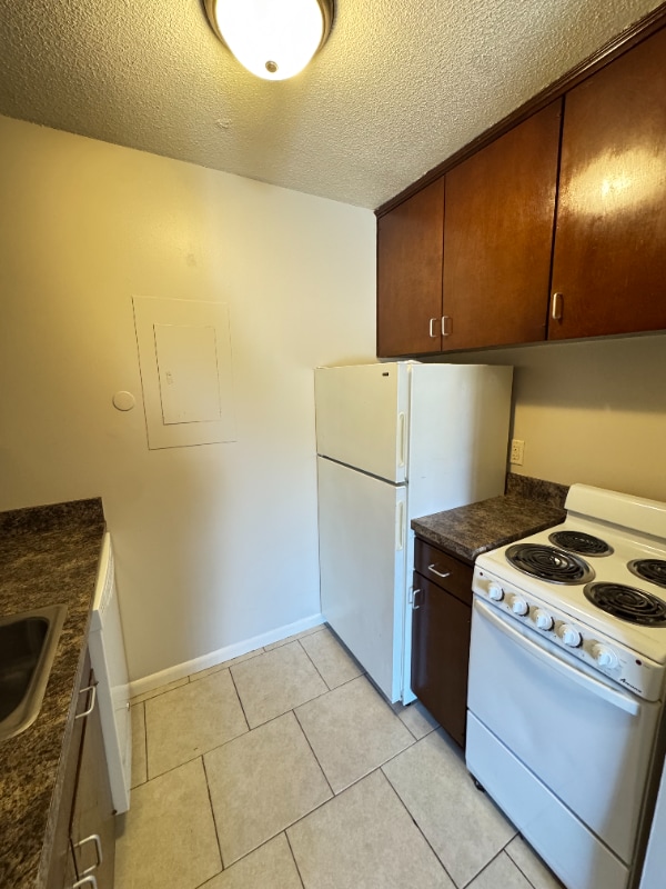 Building Photo - 1810 E St