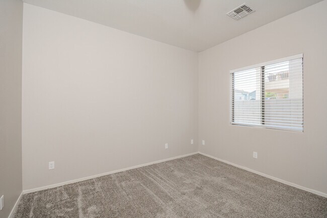 Building Photo - Inviting Single-Story Home in Surprise, AZ