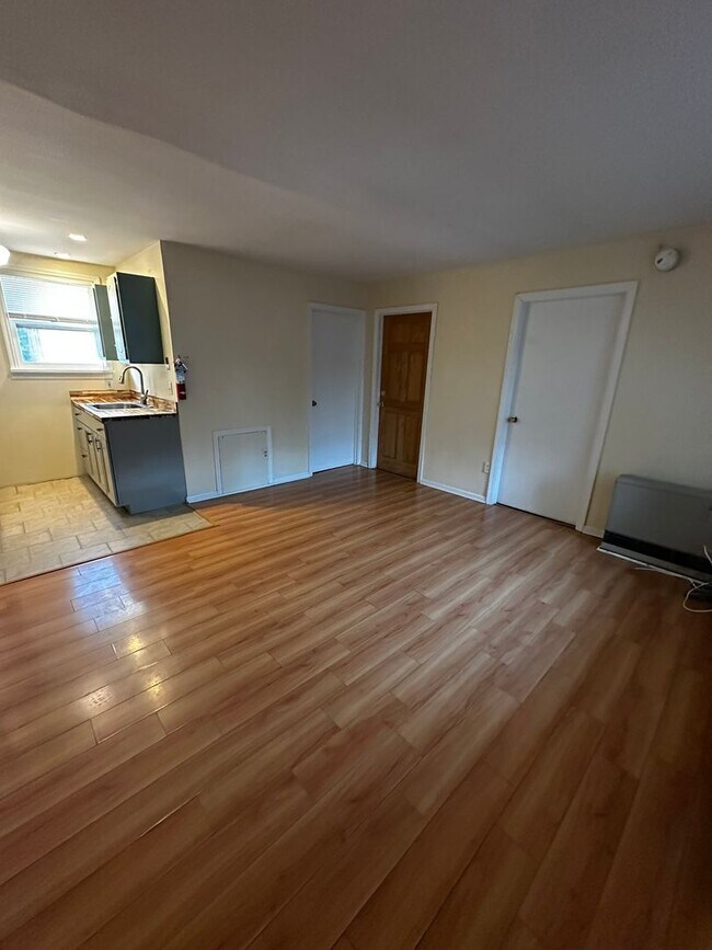 Building Photo - 207 S Union St