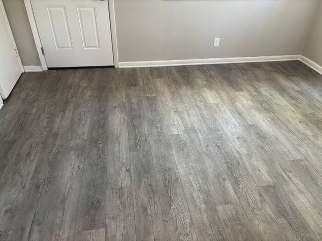 Building Photo - Comfortable Living in a Cozy 2-Bedroom Dup...