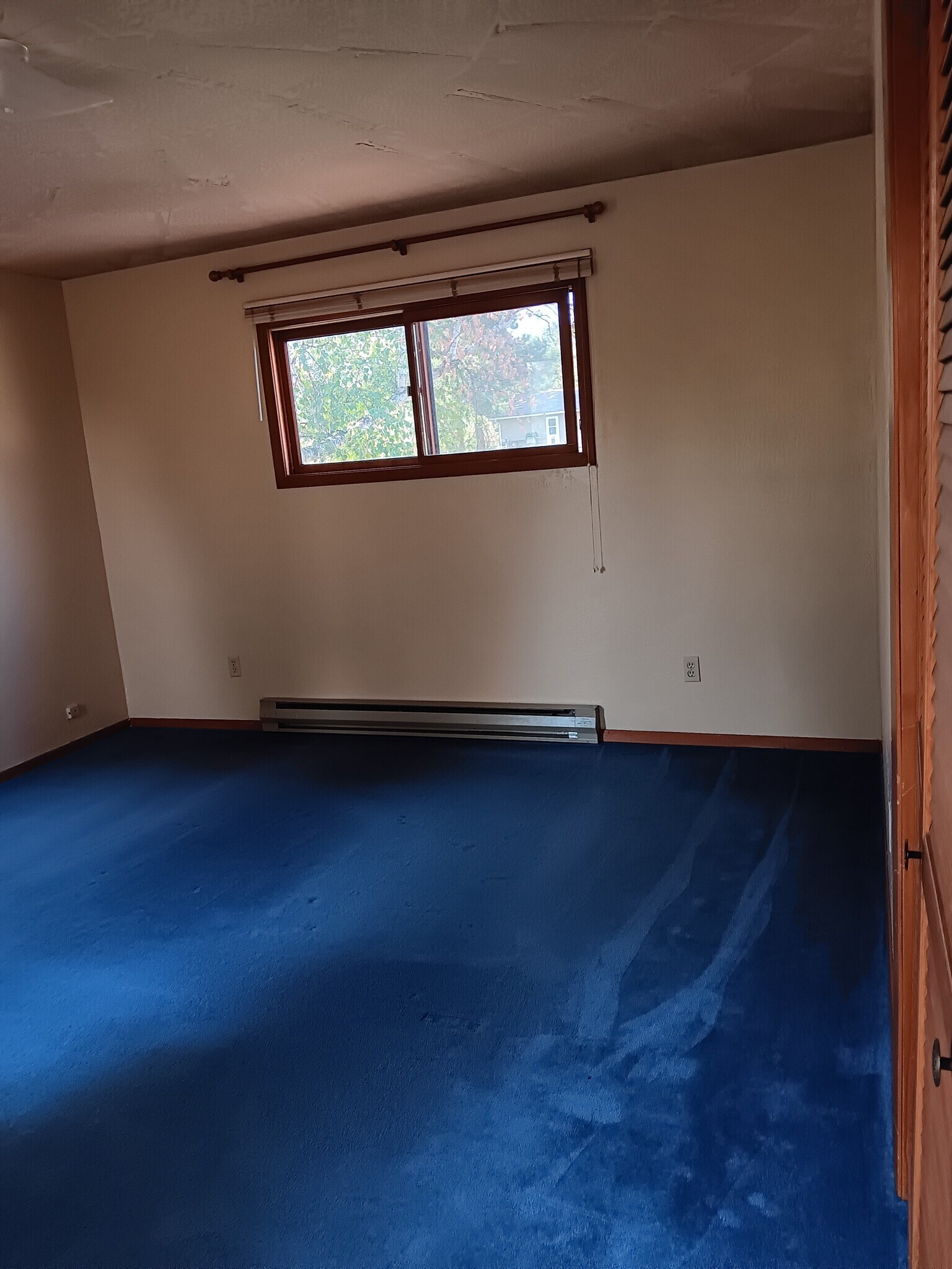 Master Bedroom - 3943 Stevensville River Rd