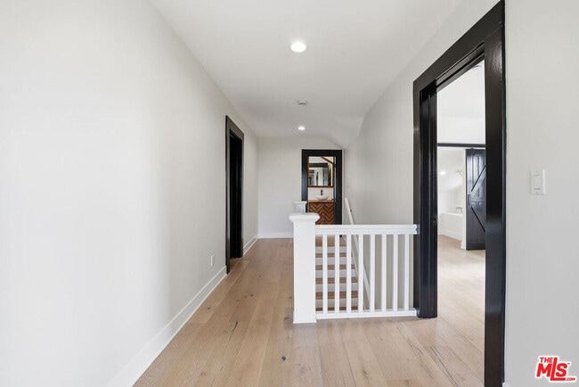 Building Photo - 5226 Rockland Ave